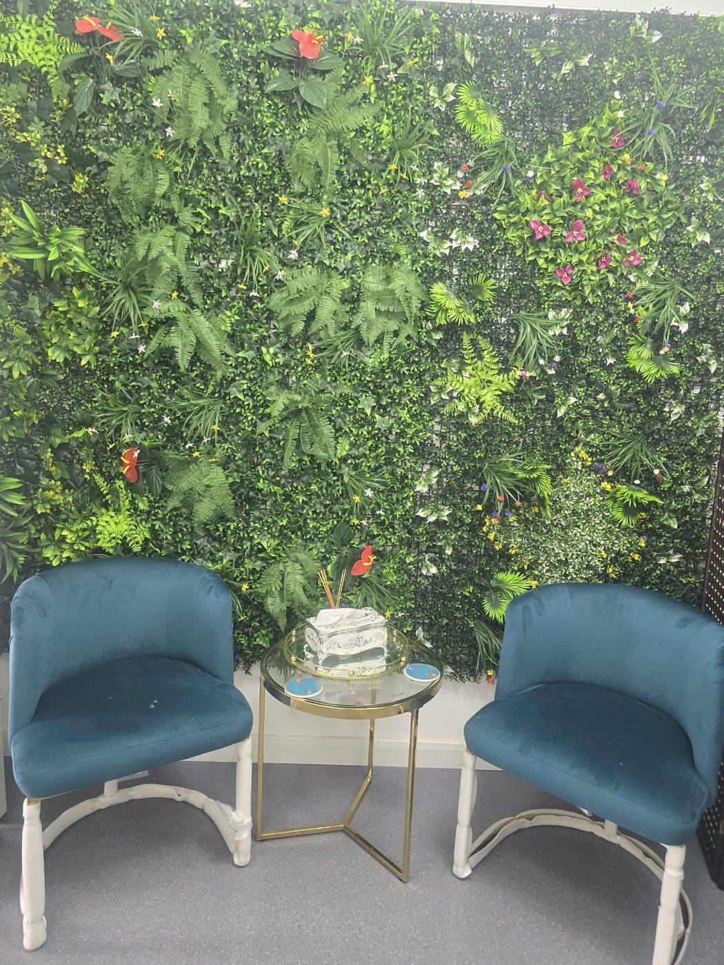 The living plant wall and seating in reception